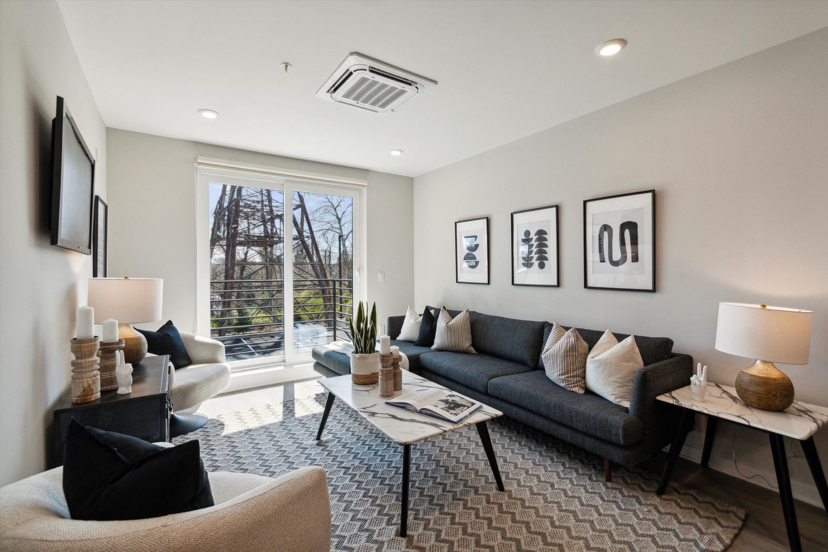 Philadelphia Apartment: 3449 Scotts Ln