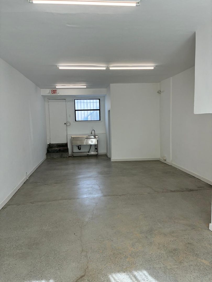 Los Angeles Apartment: 2646 LA CIENEGA AVE