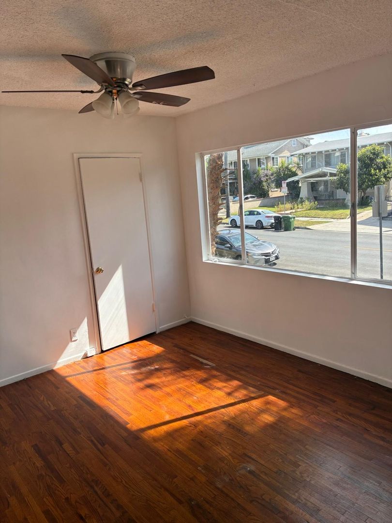 Los Angeles Apartment: 4555 W. 1st Street