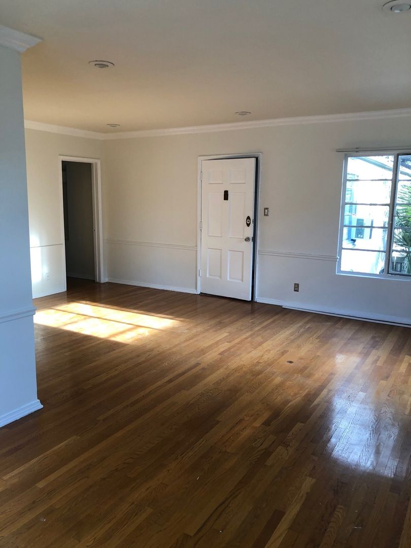 Los Angeles Apartment: 2807 St. George St.