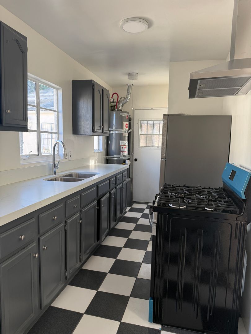 Los Angeles Apartment: 4236 Burns Avenue