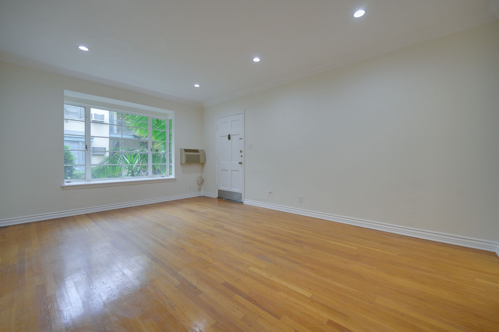 Los Angeles Apartment: 2807 St. George St.