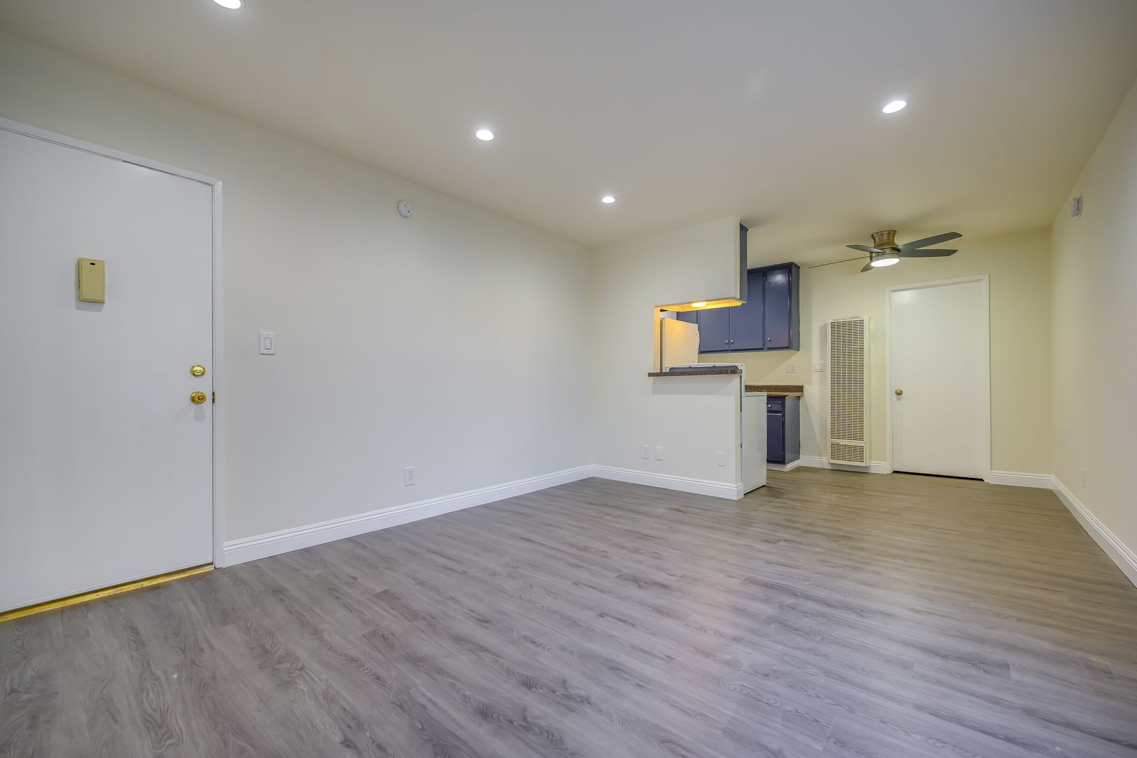 Los Angeles Apartment: 11924 Avon Way