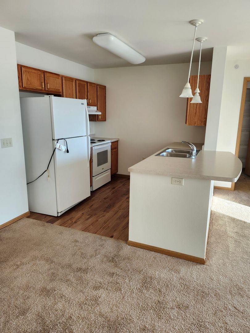 Green Bay Apartment: 445 Cardinal Lane
