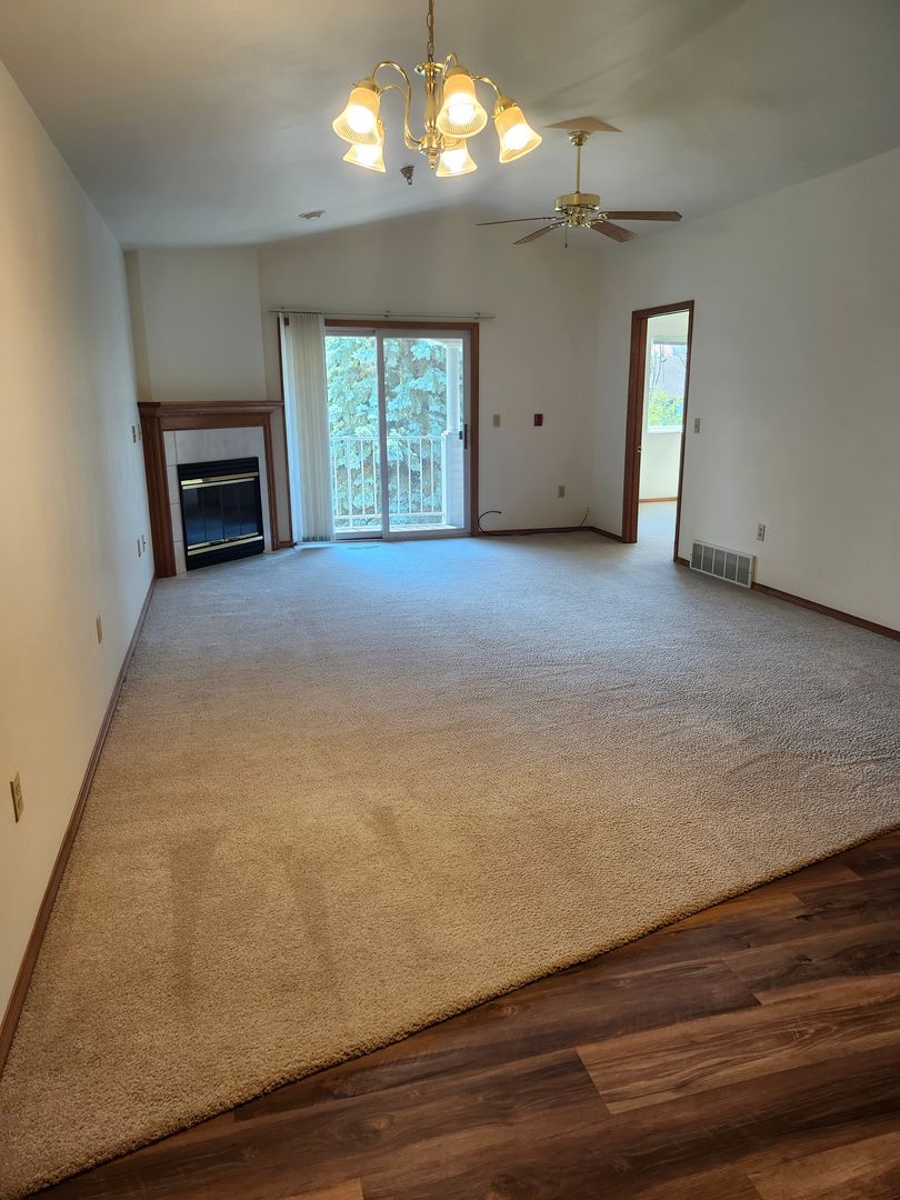De Pere Apartment: 1808 Ridgeway Drive