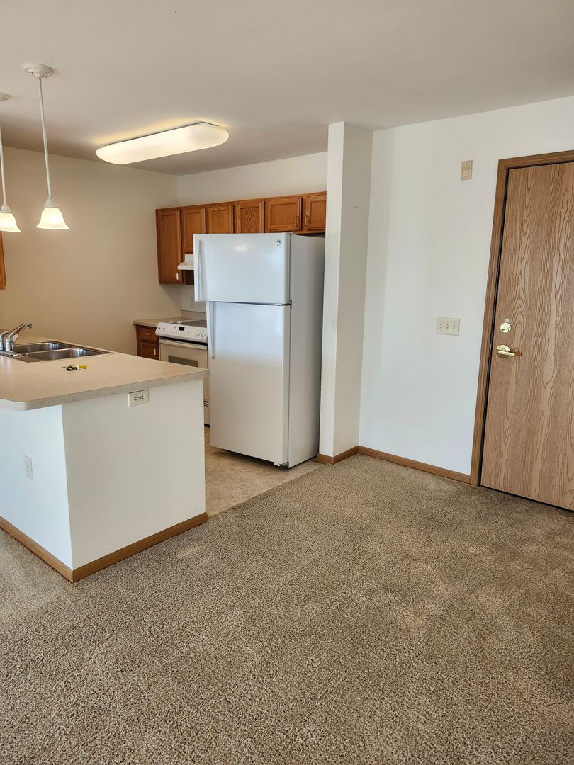 Green Bay Apartment: 445 Cardinal Lane