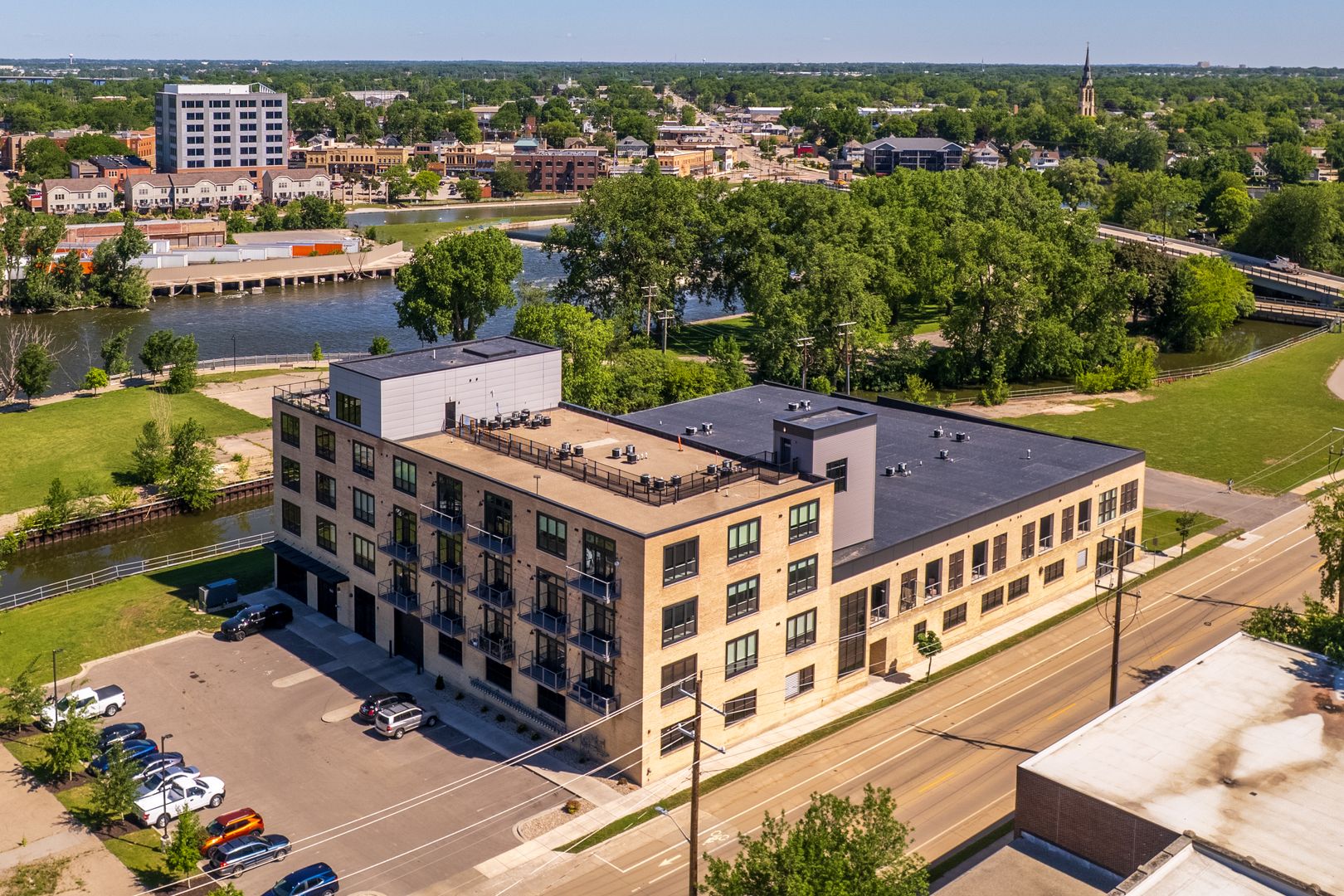 Menasha Apartment: 460 Ahnaip Street