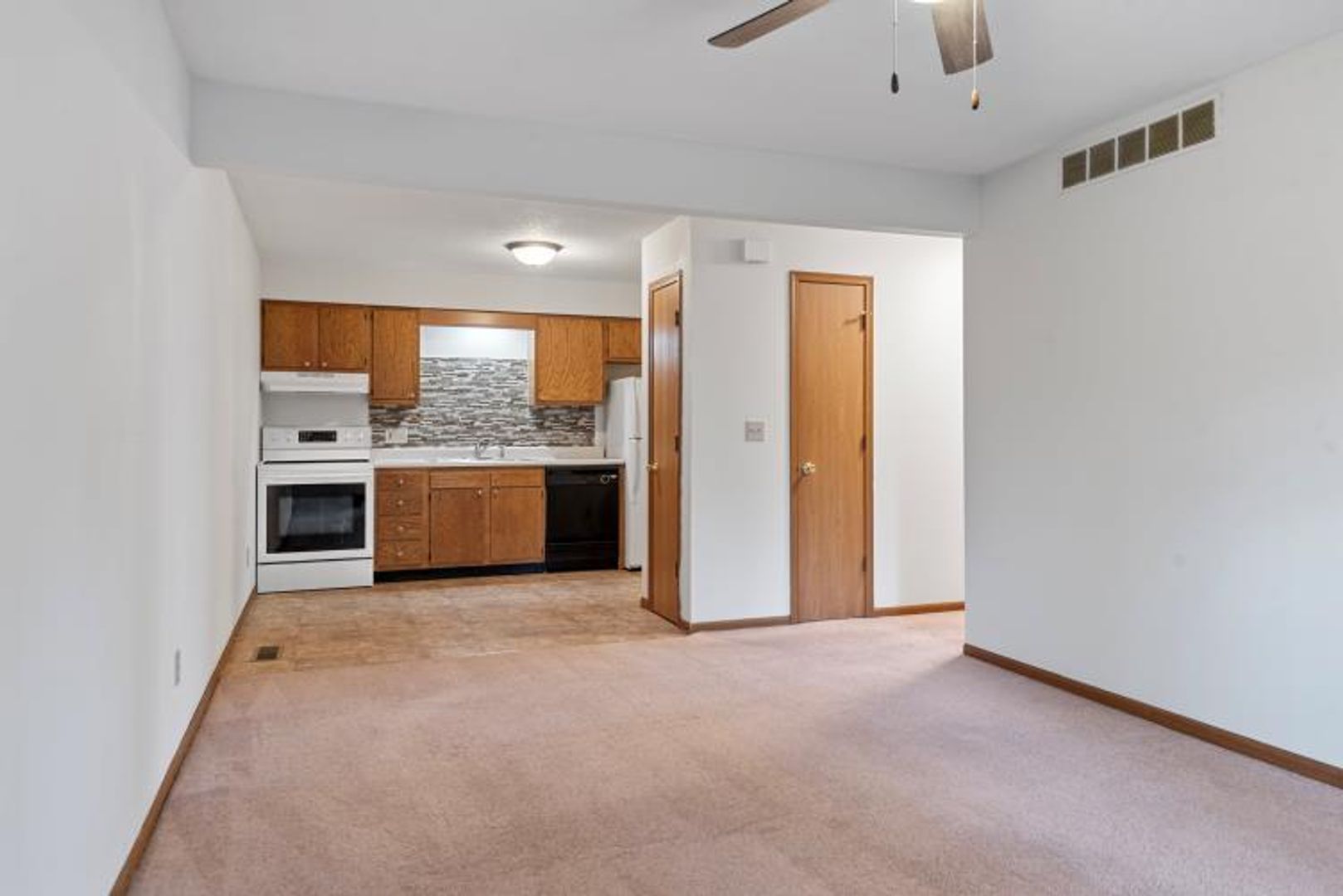 Springfield Apartment: 400-424 S. Durkin Dr.
