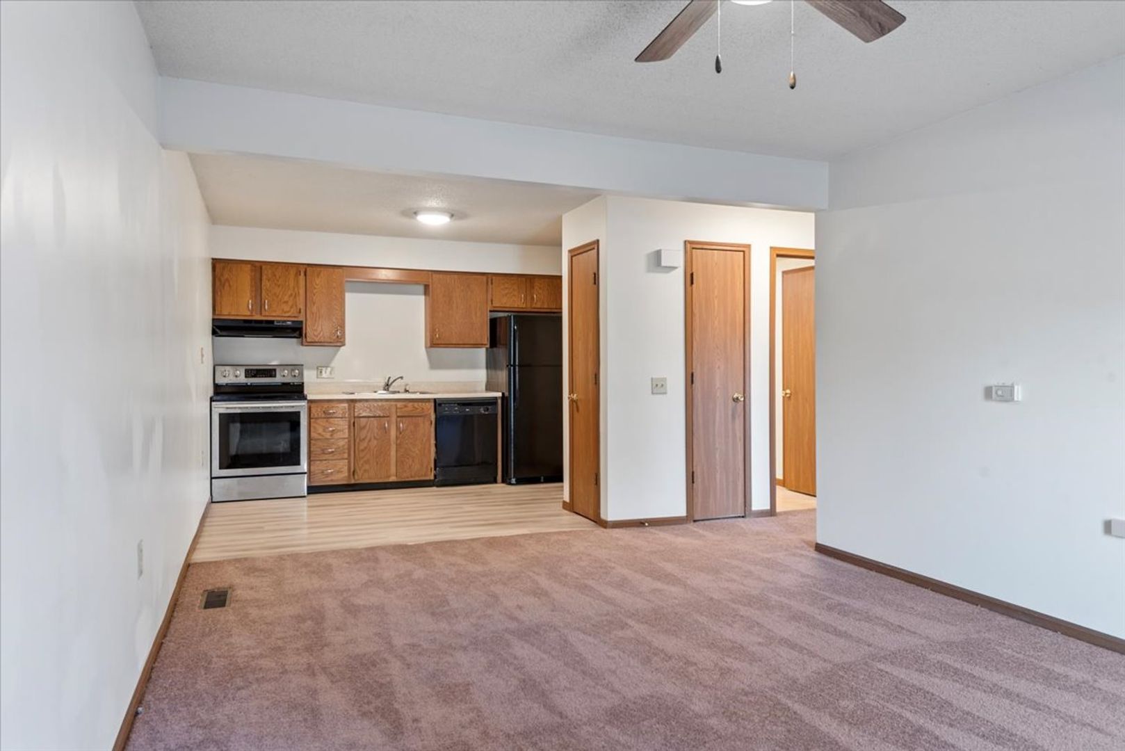 Springfield Apartment: 400-424 S. Durkin Dr.
