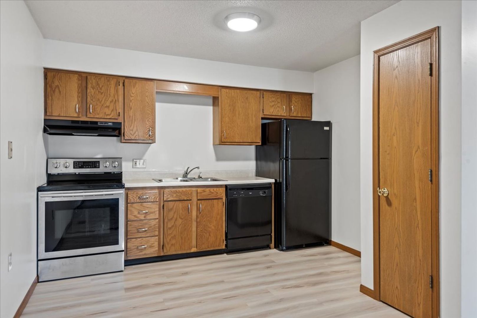 Springfield Apartment: 400-424 S. Durkin Dr.