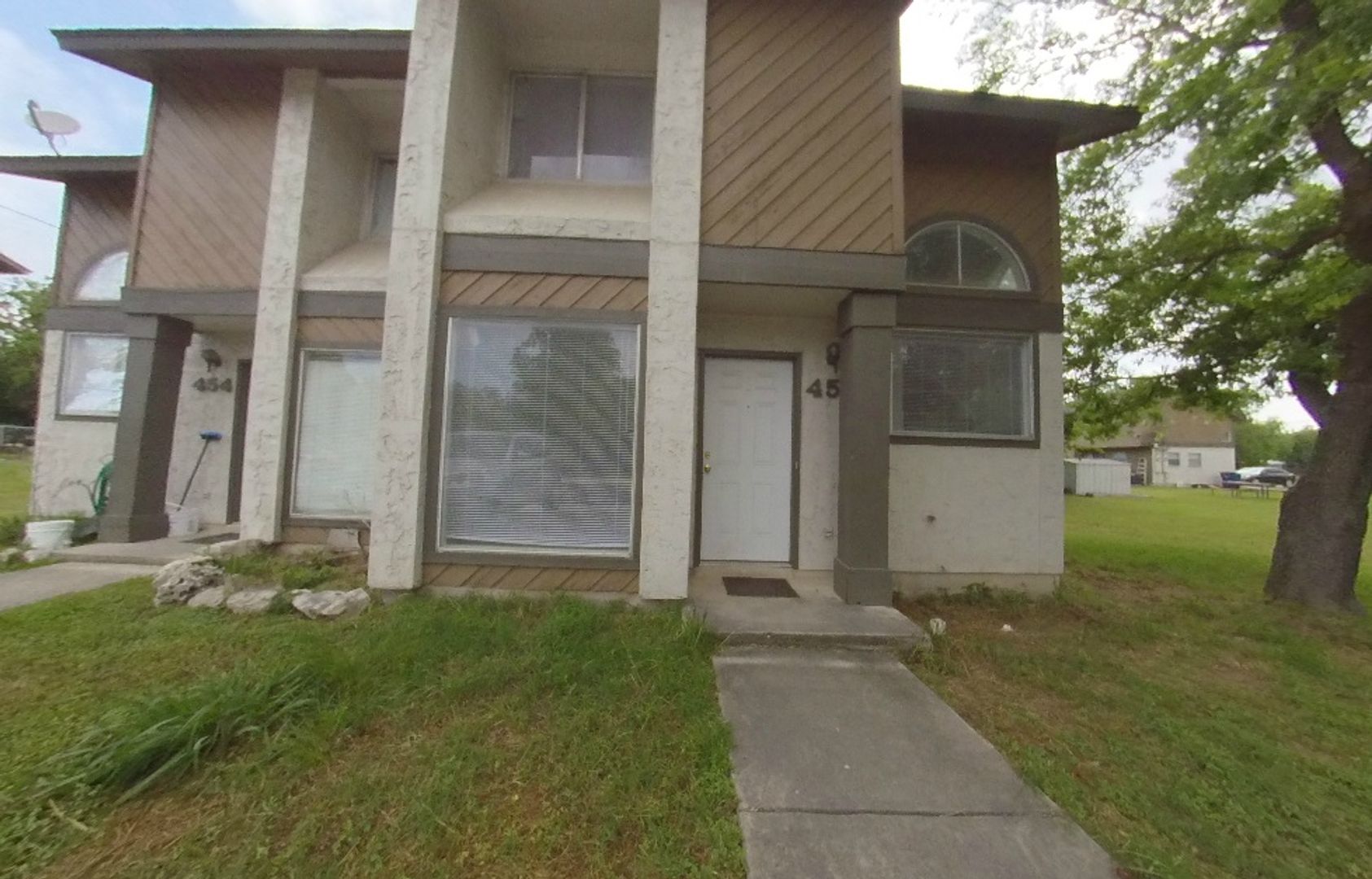 New Braunfels Apartment: 450,454,492,496 Live Oak Ave and 1564,1566 W. Katy Street