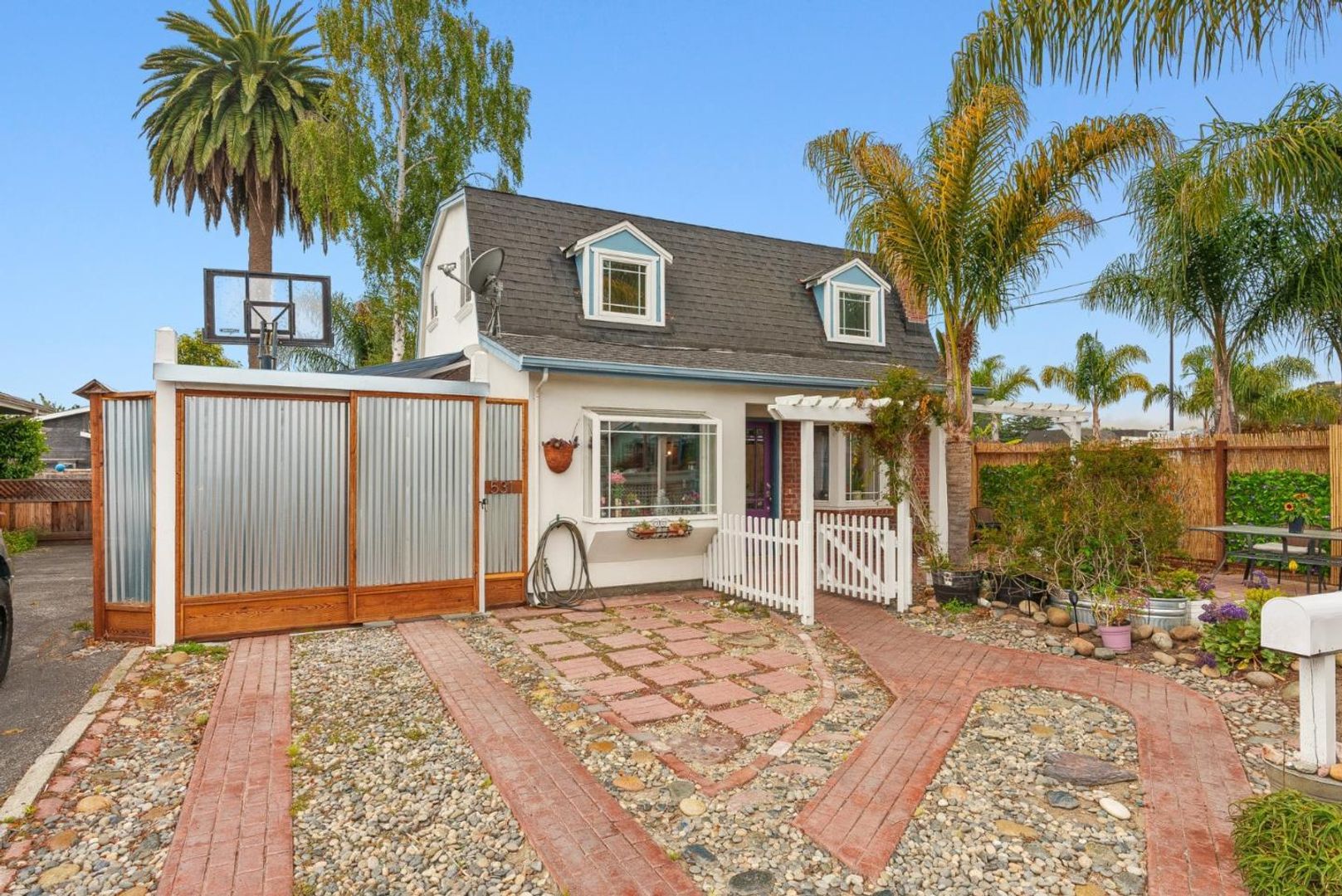 Santa Cruz Apartment: 531 Dufour Street