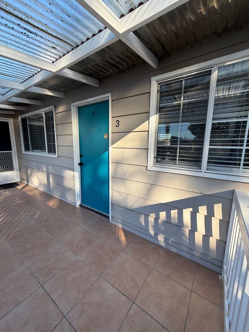 Santa Cruz Apartment: 371 7th Ave