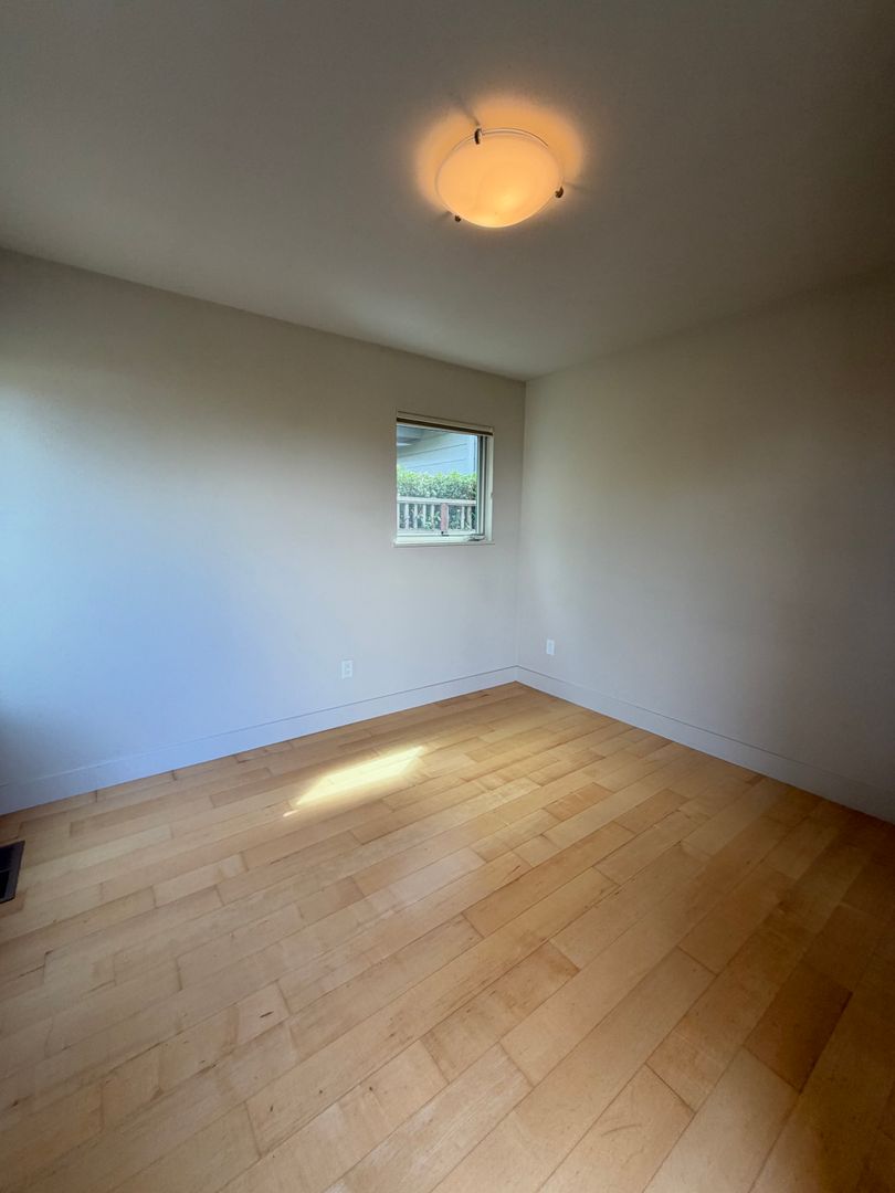 453 Seaview Drive 13 of 16