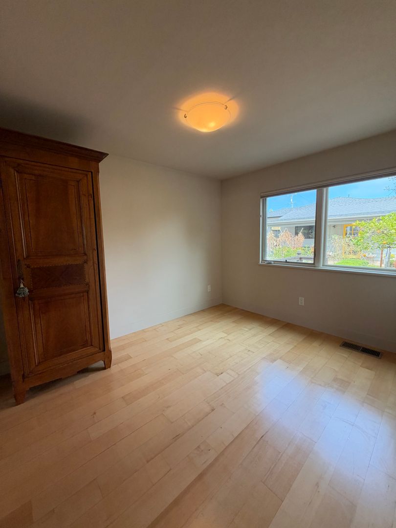 453 Seaview Drive 11 of 16