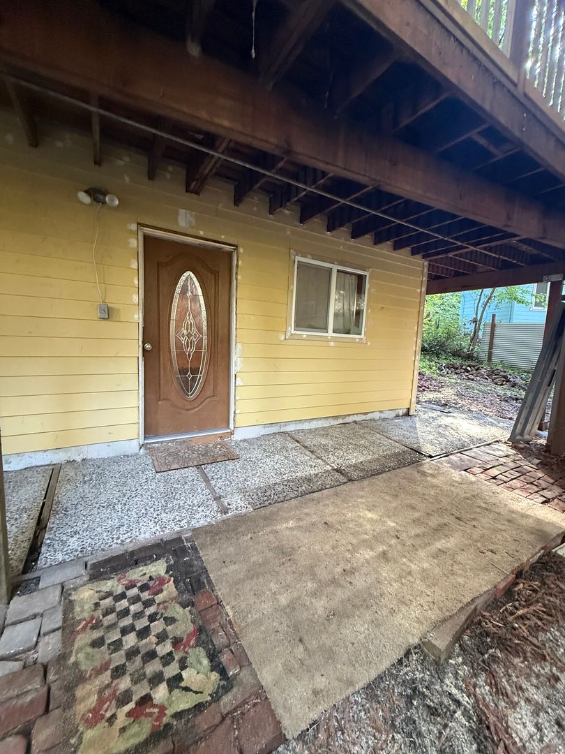 Felton Apartment: 729 Willow Way