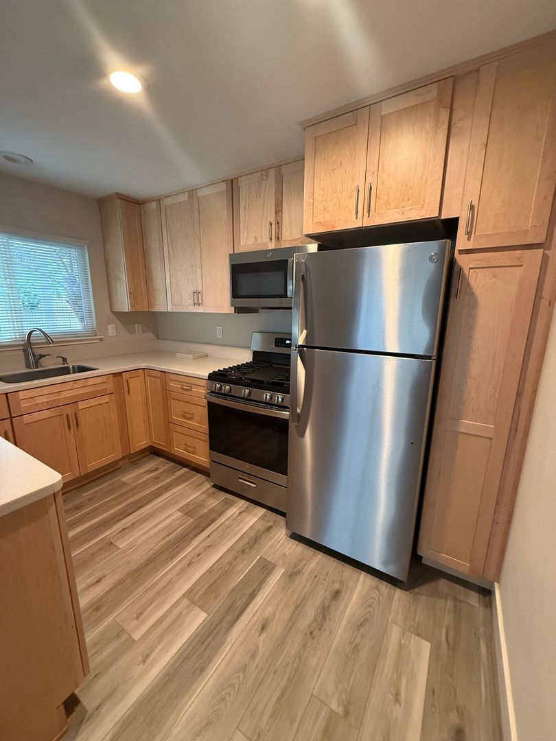 Santa Cruz Apartment: 371 7th Ave