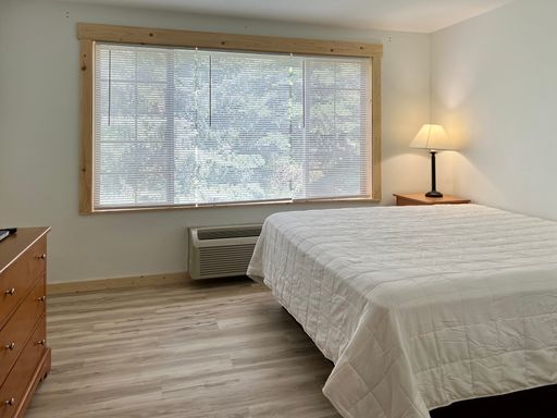 One Bedroom Apartment - One bed, all the benefits. All Utilities & Internet included. – photo 1