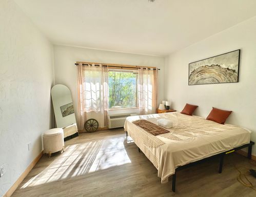 One Bedroom Apartment - One bed, all the benefits. All Utilities & Internet included. – photo 1