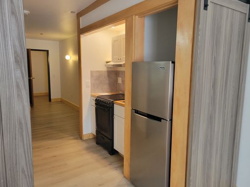 One Bedroom Apartment - One bed, all the benefits. All Utilities & Internet included. – photo 1