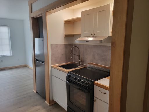 One Bedroom Apartment - One bed, all the benefits. All Utilities & Internet included. – photo 1
