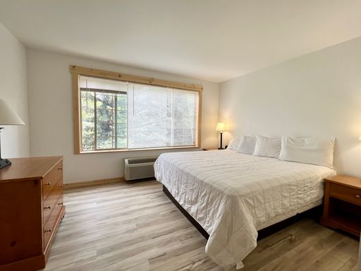 One Bedroom Apartment - One bed, all the benefits. All Utilities & Internet included. – photo 1