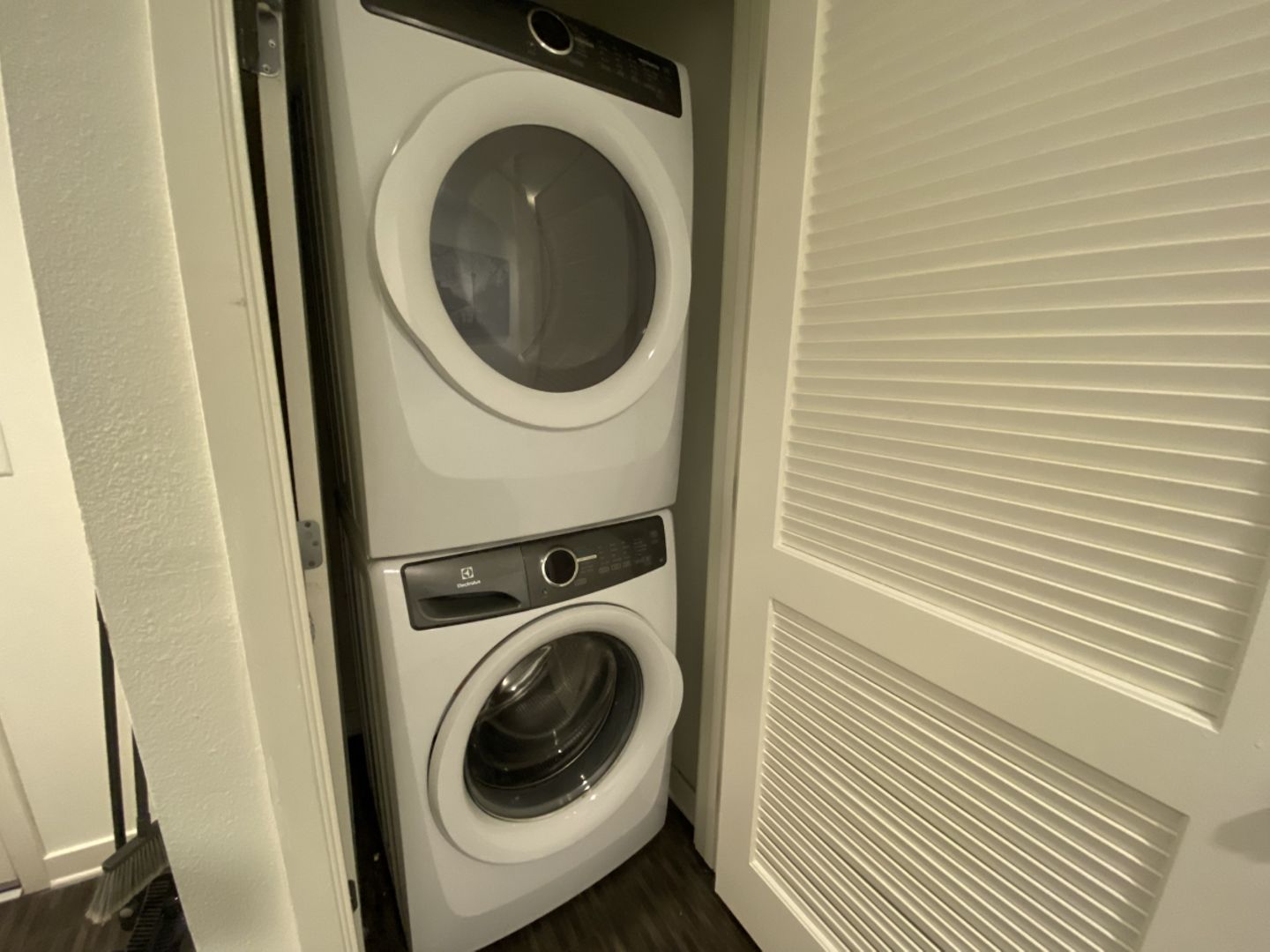 Los Angeles Apartment: 1122 W 6th St.