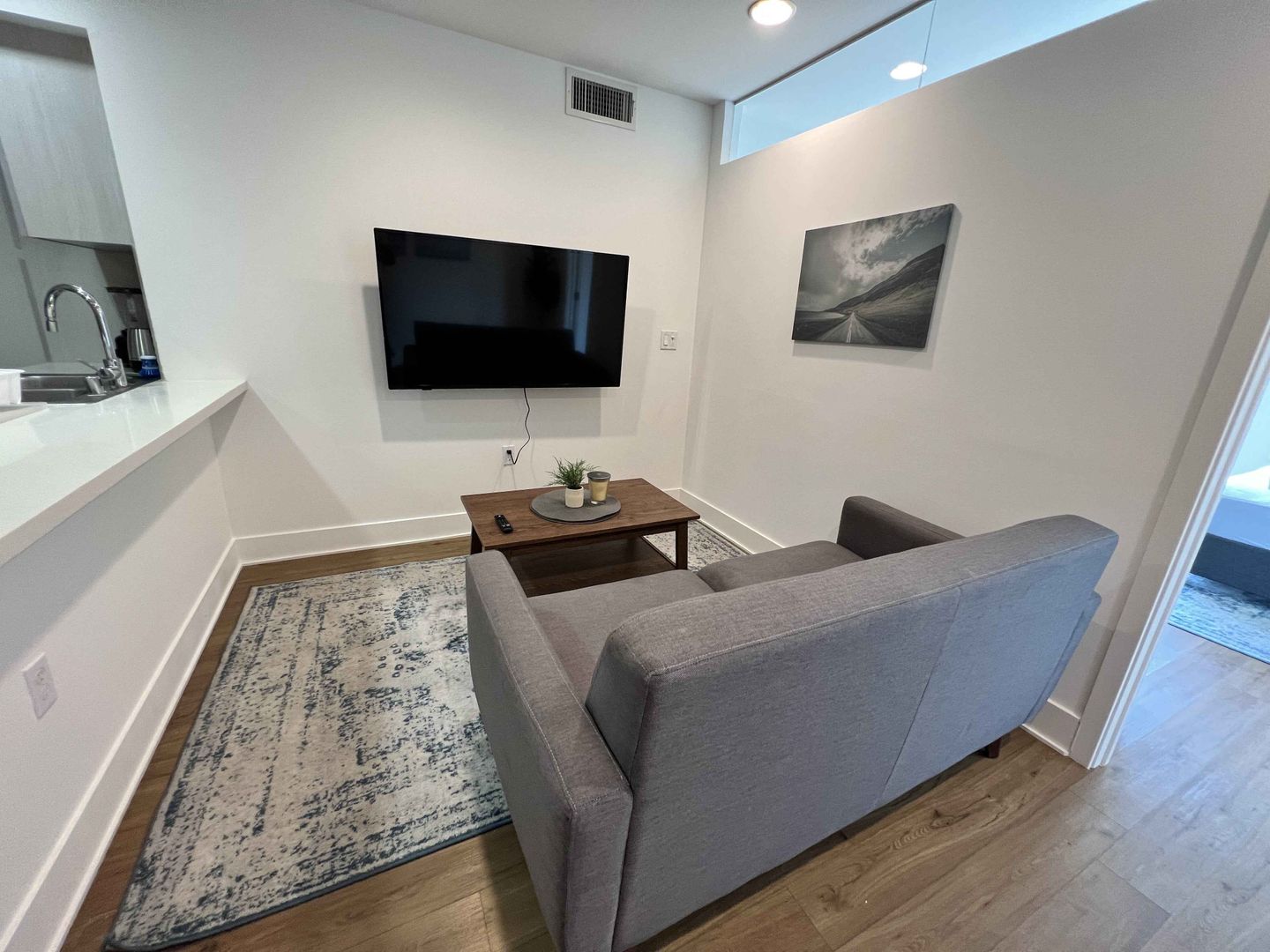 Los Angeles Apartment: 1539 Beloit Ave.