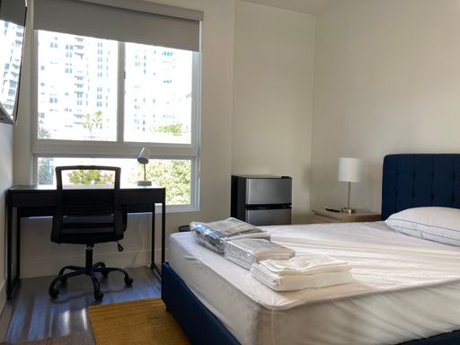 Private Luxury Suite in Hollywood – photo 1