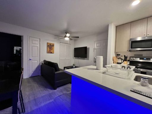 Furnished Luxury Suite in Toluca Hills – photo 1