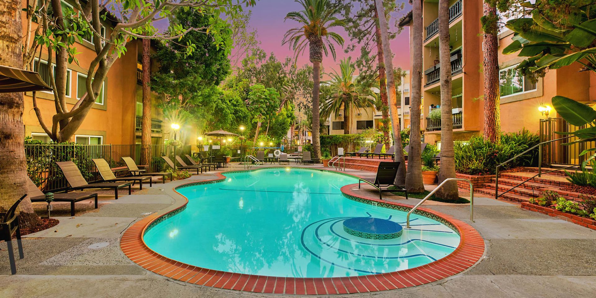 Los Angeles Apartment: 550 S Barrington Avenue