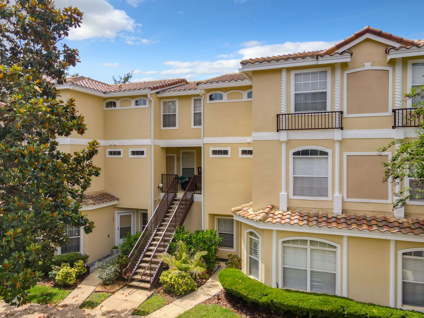 Altamonte Springs Townhome: 696 Seabrook Court #202