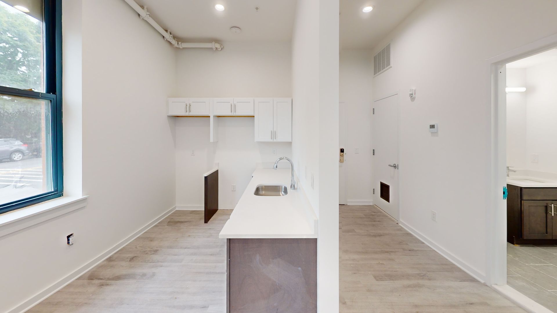 Newark Apartment: 70 Roseville Ave