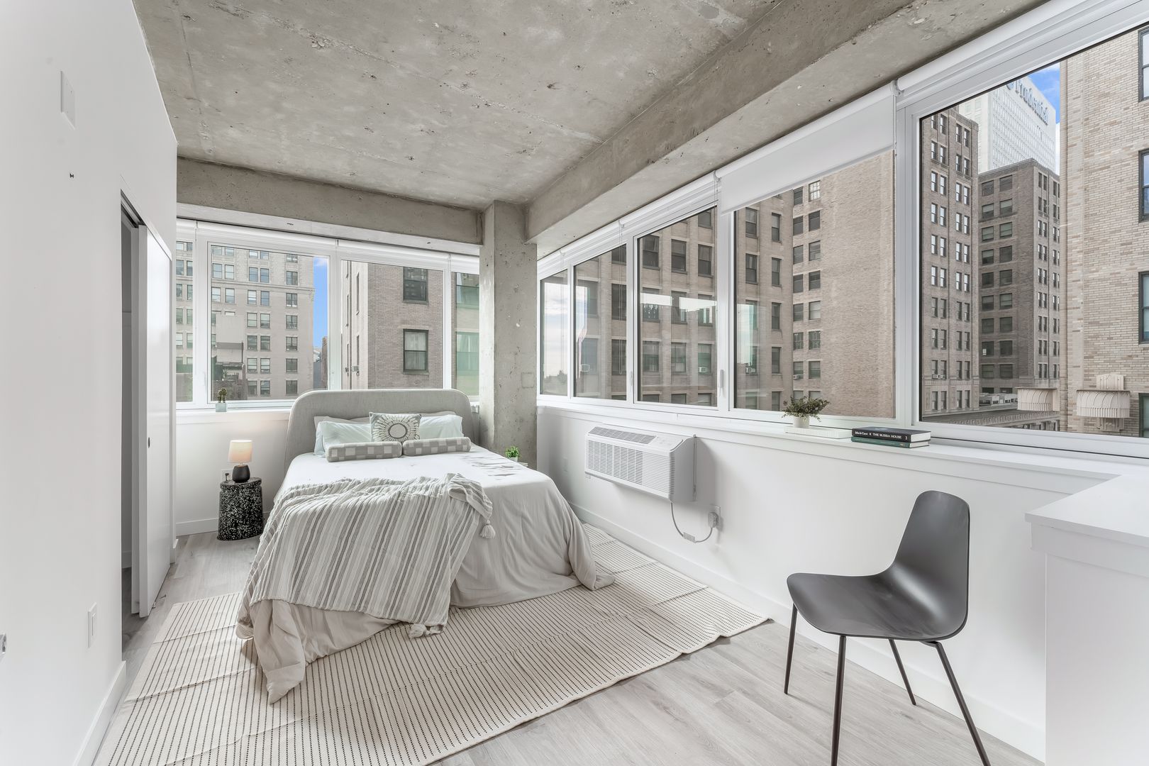 Newark Apartment: 10 Commerce St