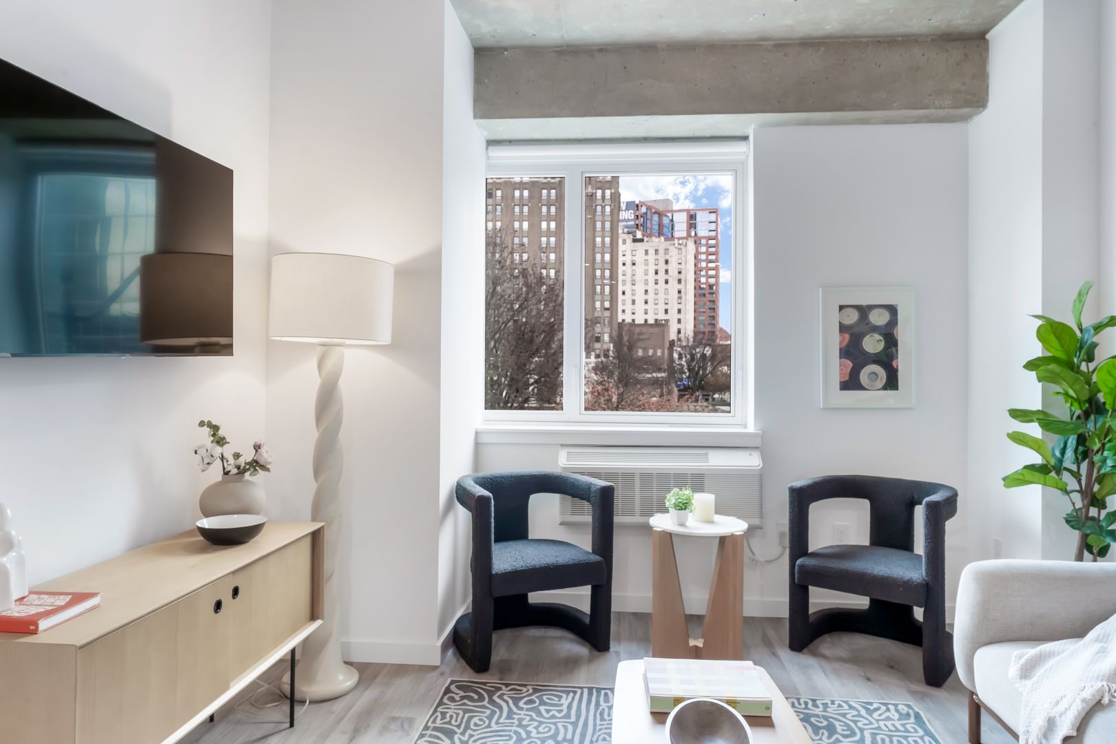 Newark Apartment: 10 Commerce St