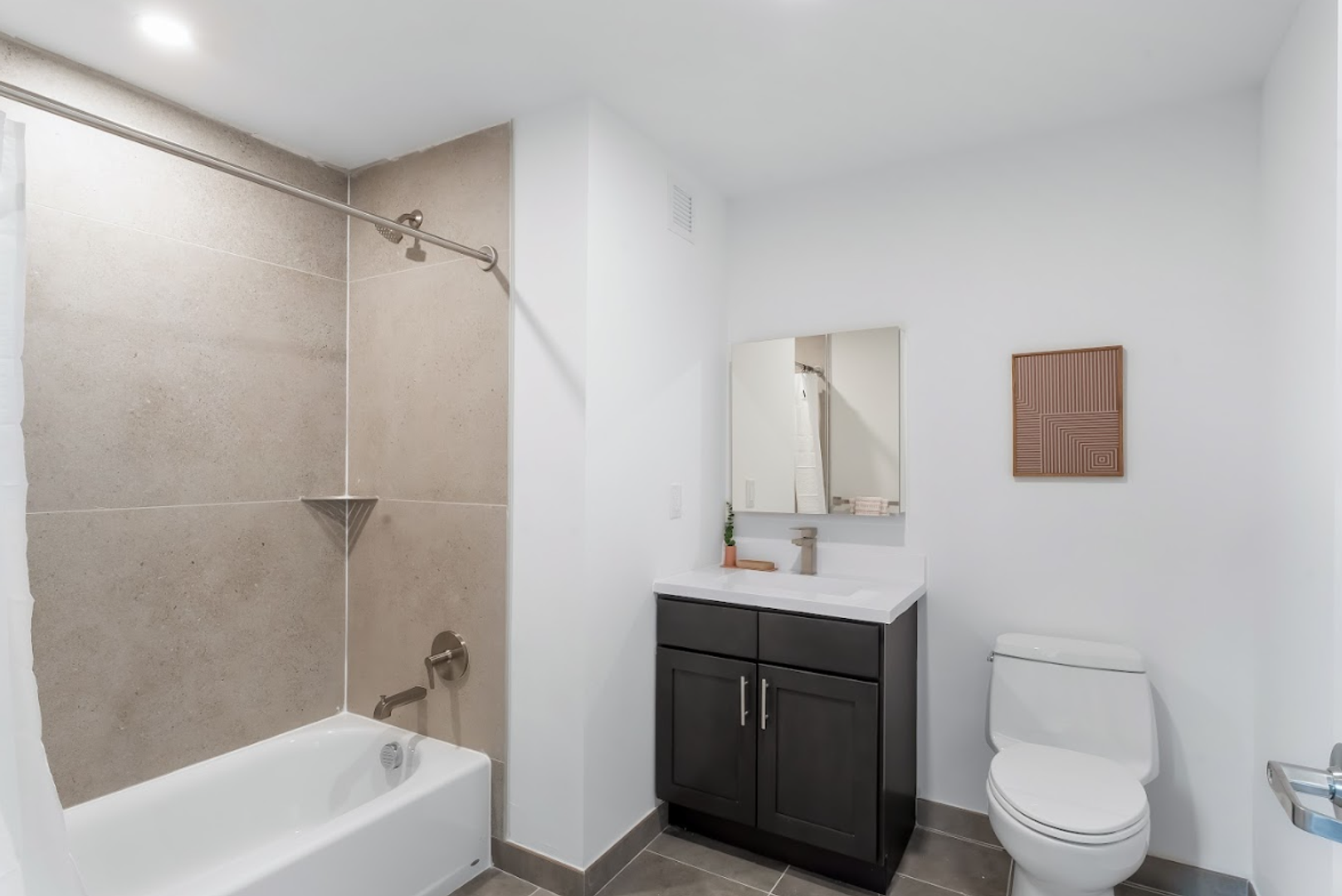 Newark Apartment: 10 Commerce St