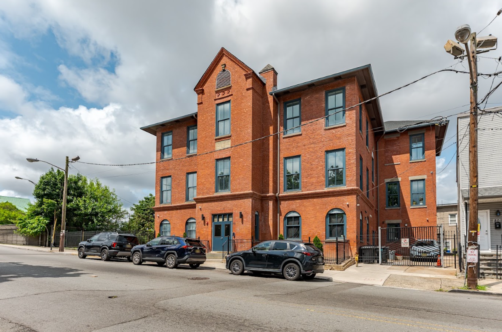 Newark Apartment: 70 Roseville Ave