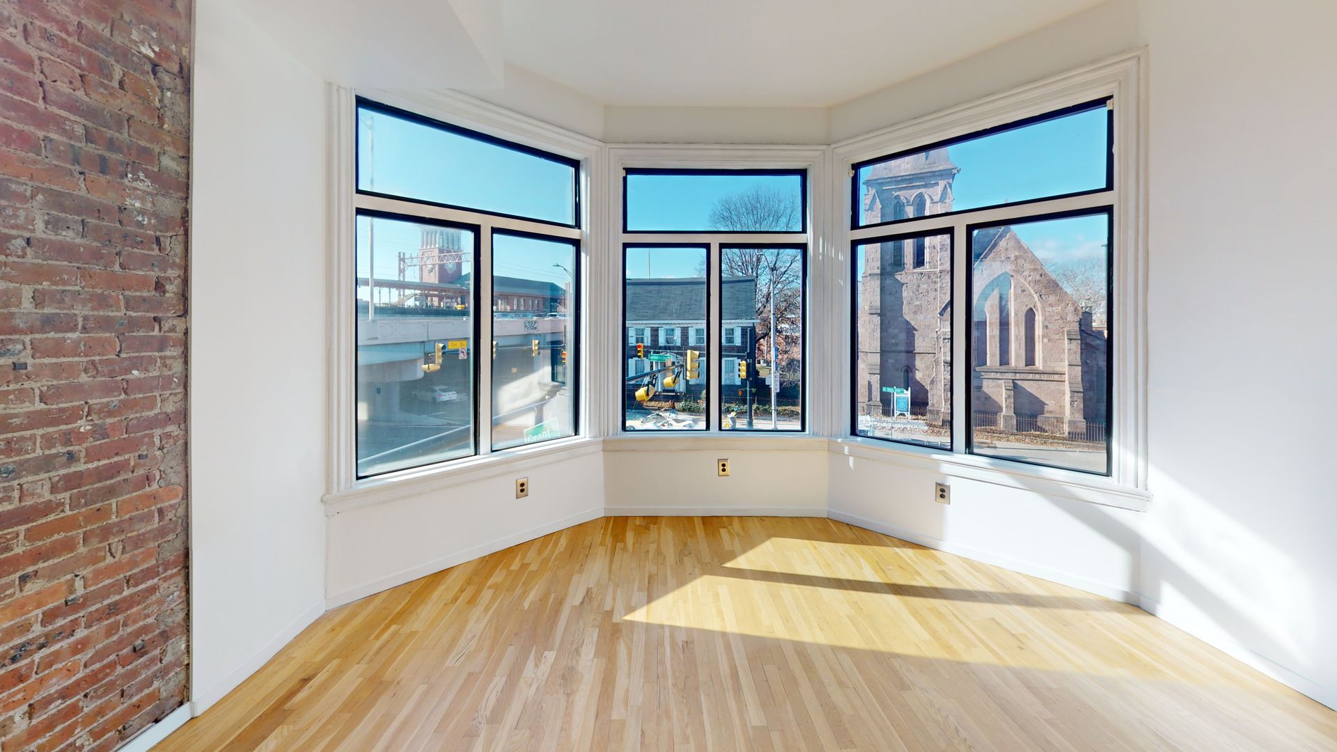 Newark Apartment: 402 Broad St