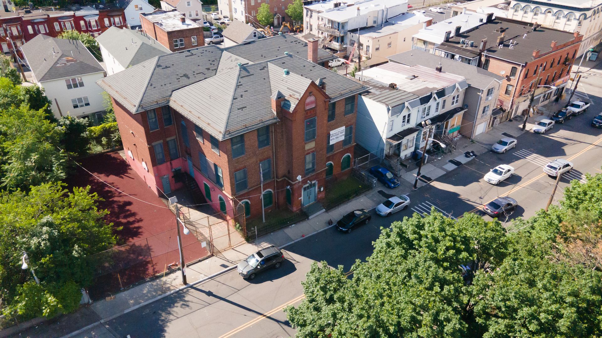 Newark Apartment: 70 Roseville Ave