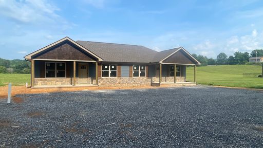 2bed/2bath available 7.3.2026 – photo 1
