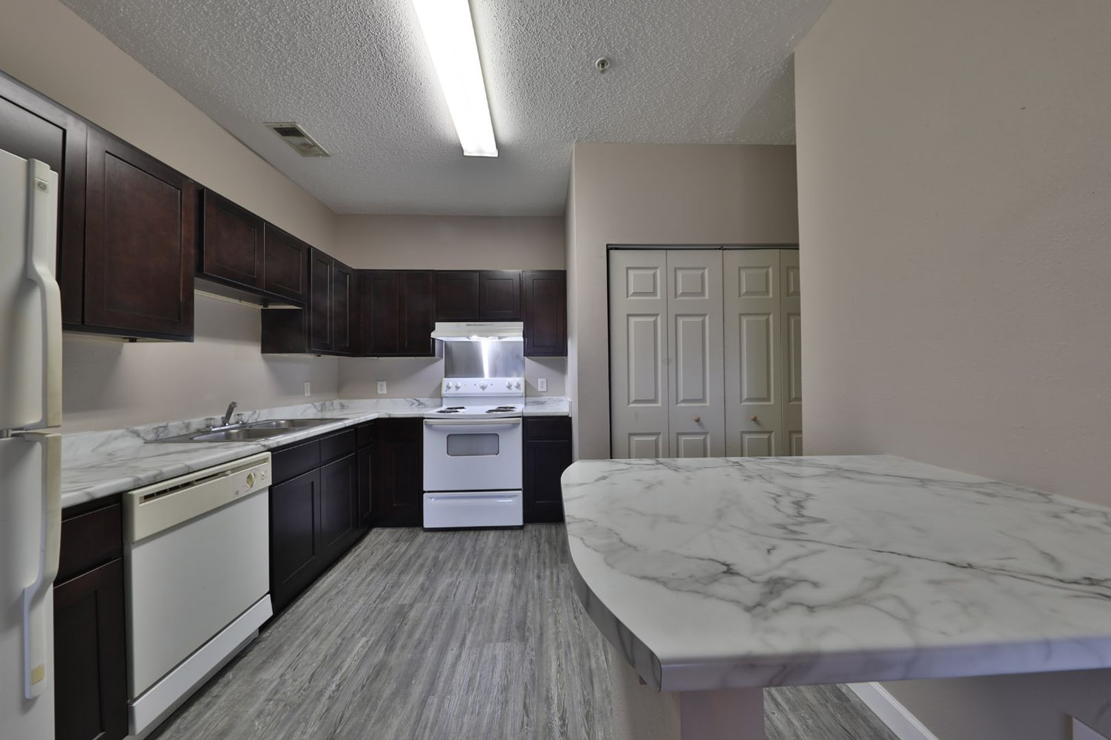 Martin Apartment: 237 W Peach St.