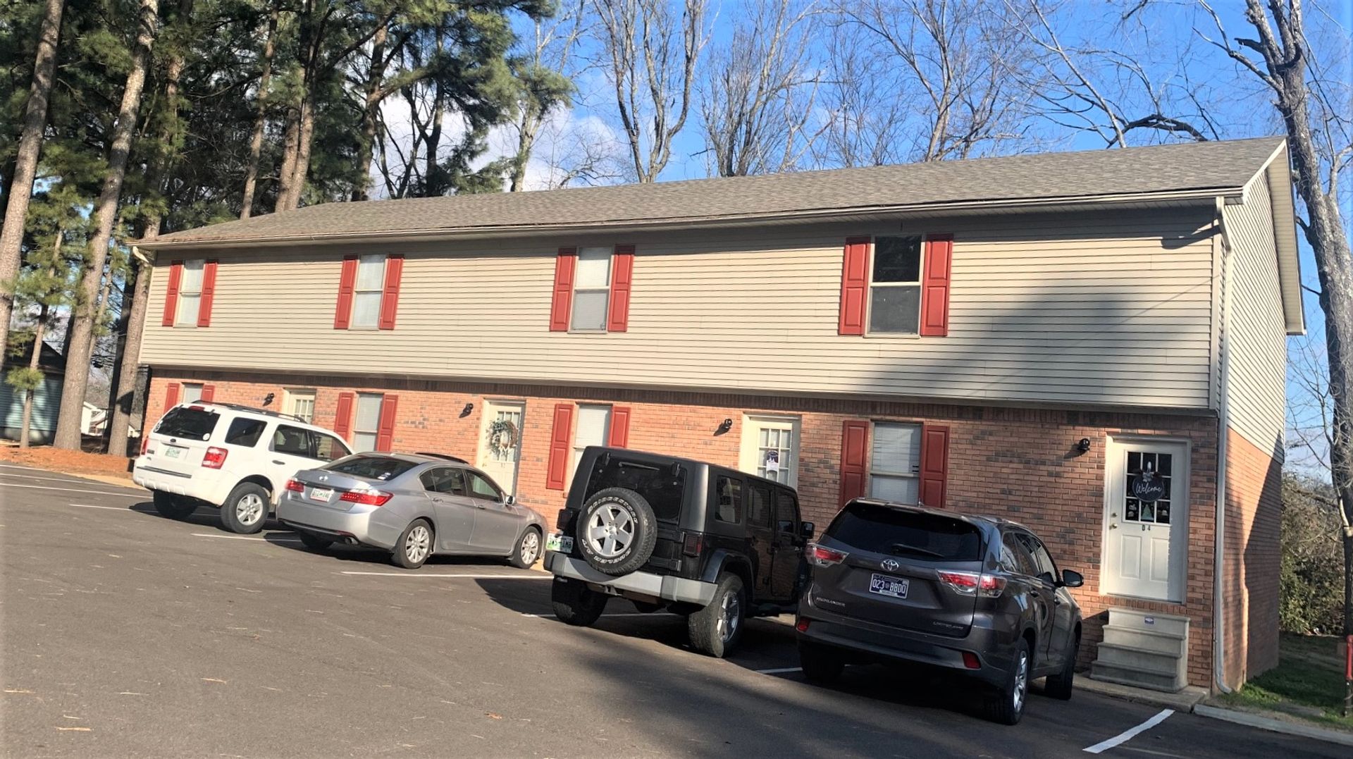 Martin Apartment: 148 W Peach St.