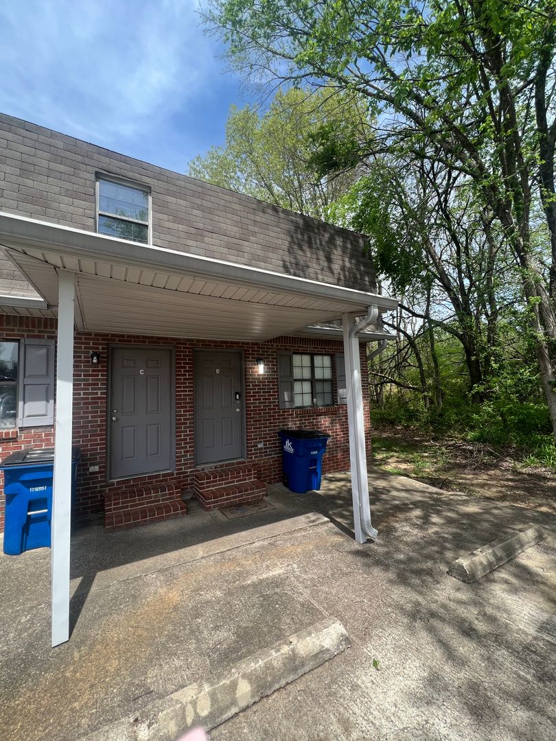 Martin Apartment: 540-600 Baker Rd