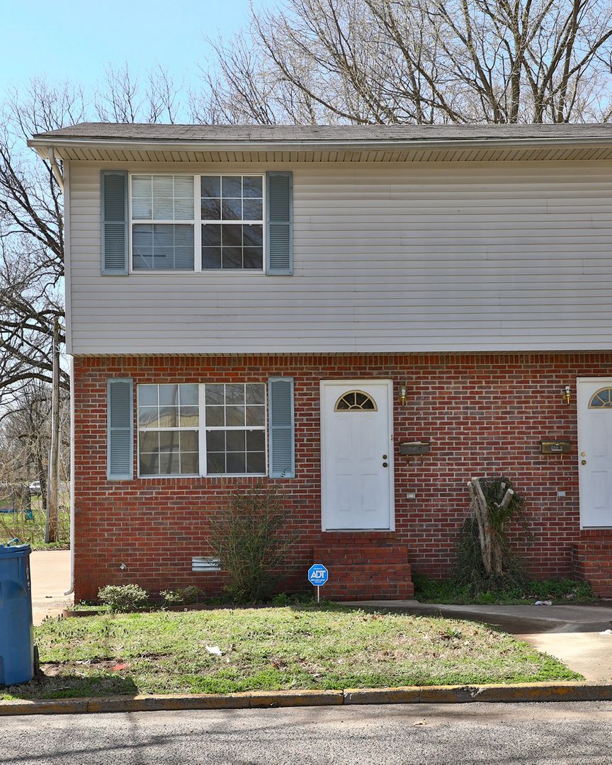 Martin Apartment: 214 Olive St