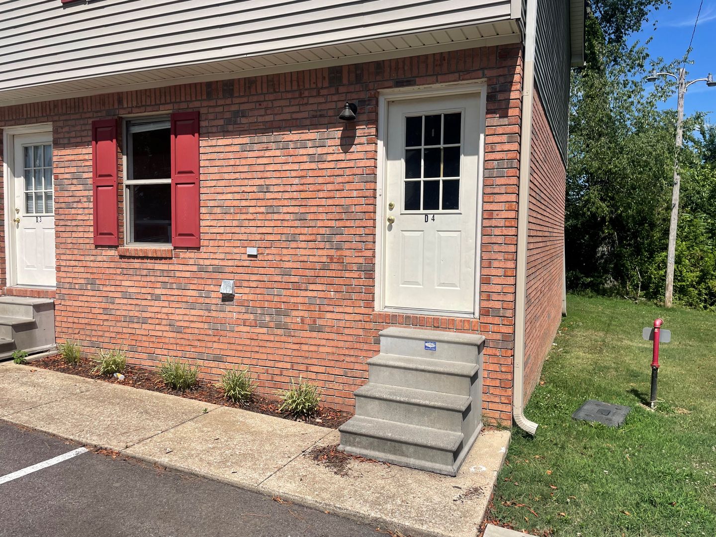 Martin Apartment: 148 W Peach St.