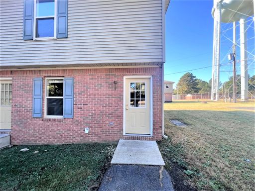 University Place 2- Charming Townhouse Apartment
