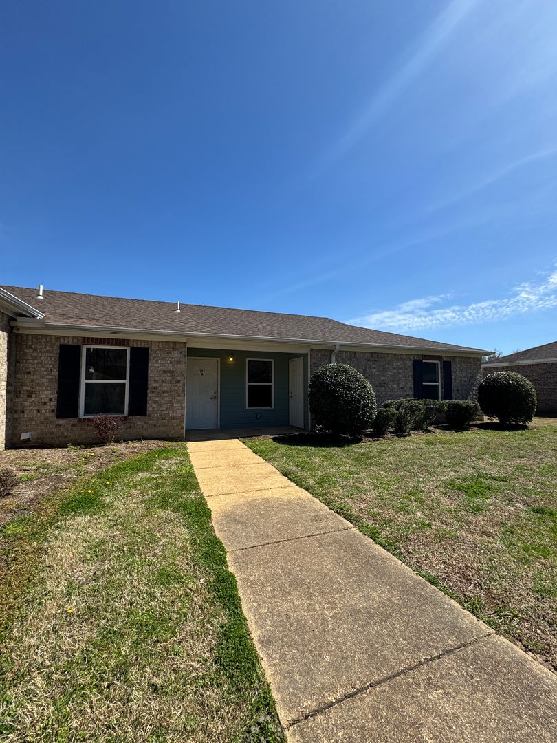 Martin Apartment: 289 Hwy 431