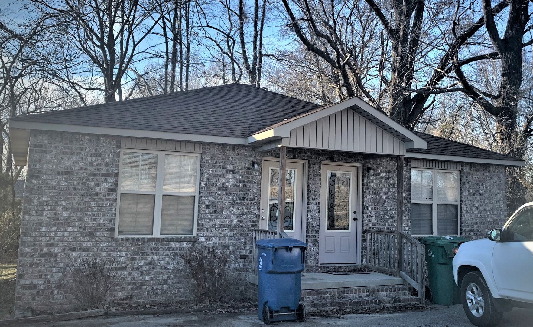 Martin Apartment: 174 Courtright Rd.