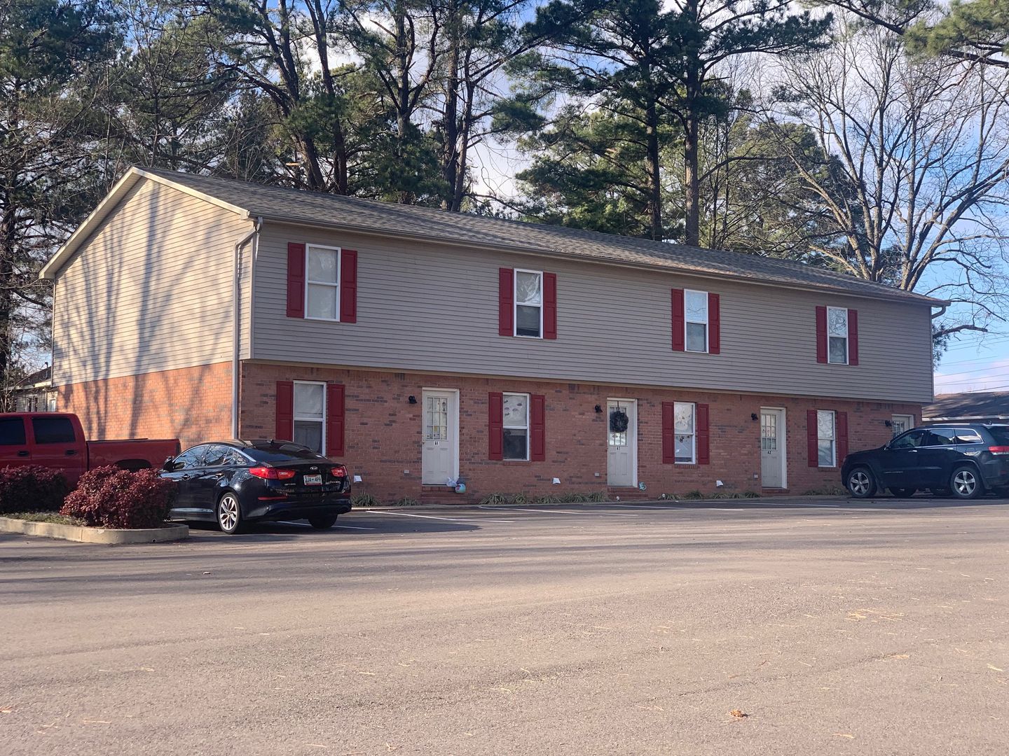 Martin Apartment: 148 W Peach St.