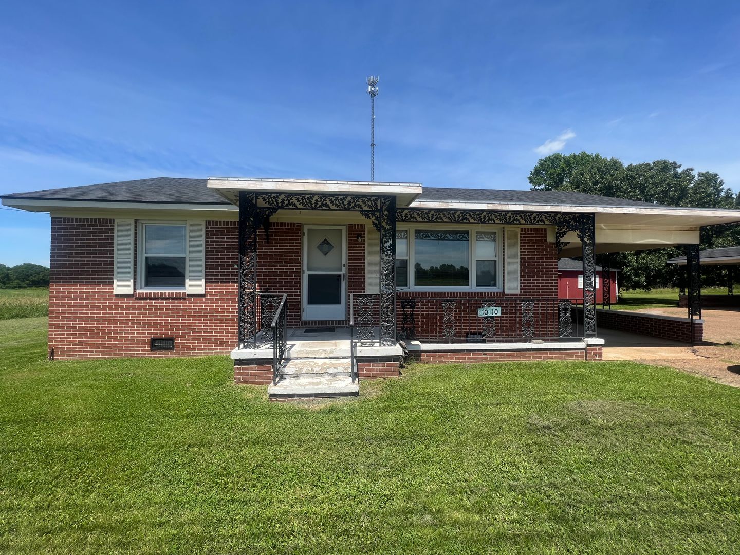 Dresden House: 10110 Hwy 22